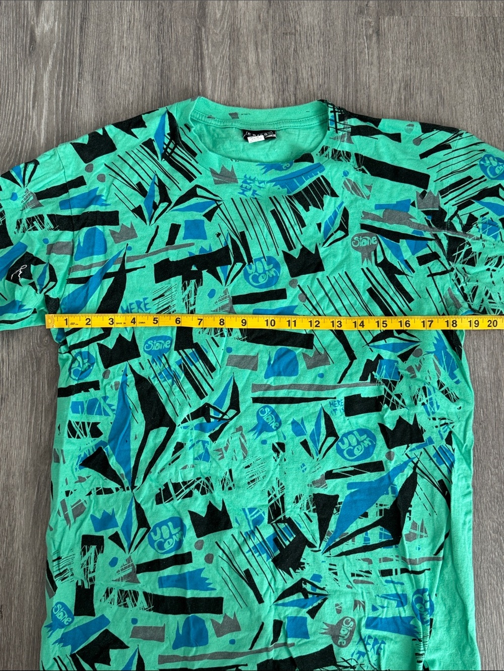 2000s Volcom Graphic Tee - Picture 6 of 9